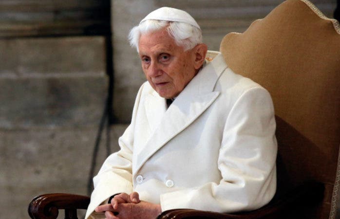 1672581476 646 Francisco fue el primero en acudir a velar a Benedicto