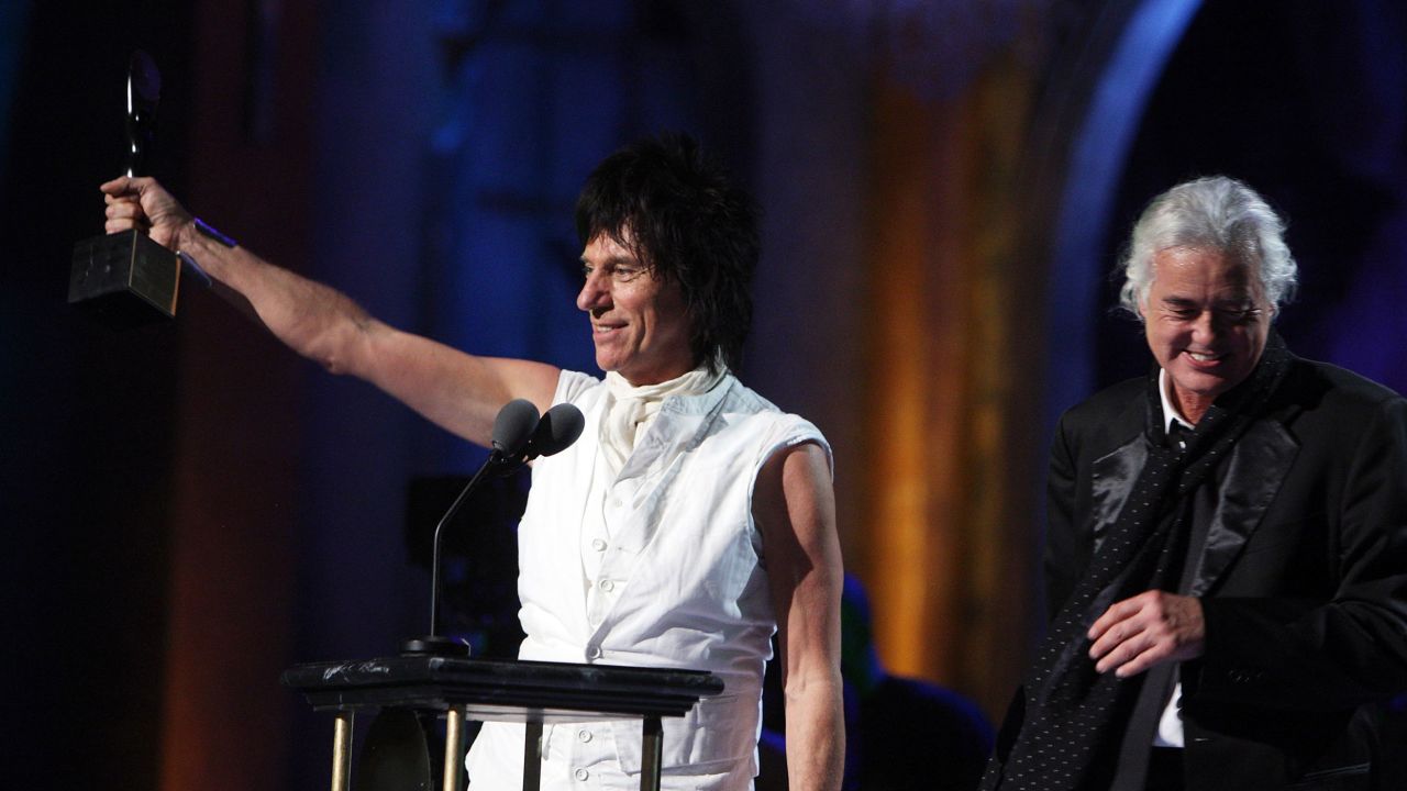 1673501392 710 Jeff Beck legendario guitarrista y musico de rock muere a