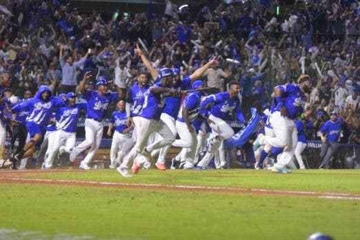 1674136800 560 Tigres del Licey Asi celebraron los dominicanos la corona 23