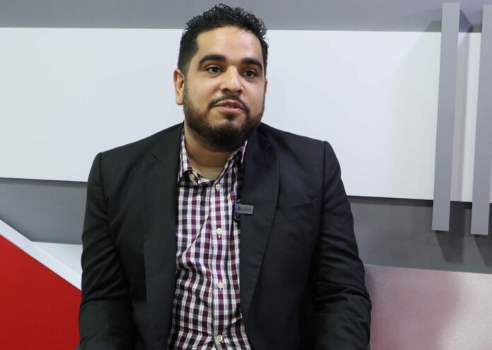 Galeno denuncia hospitales presentan déficit de insumos ante aumento de pacientes