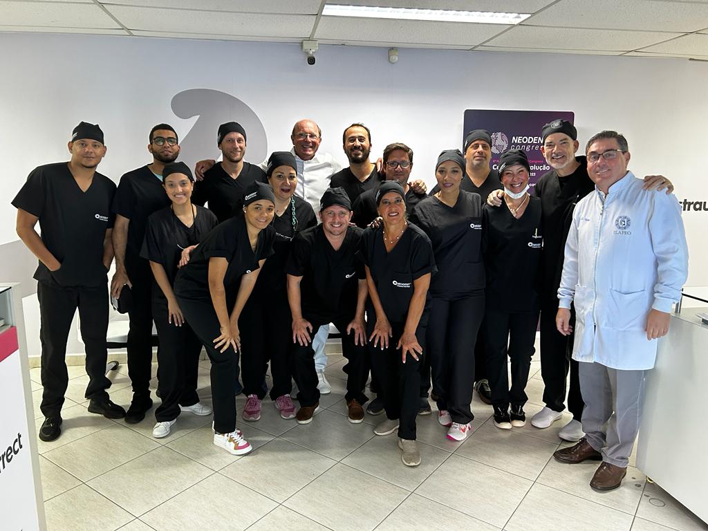 1674764936 548 Dra Manuela Rodriguez recibe capacitacion en periodoncia e implantes bucales