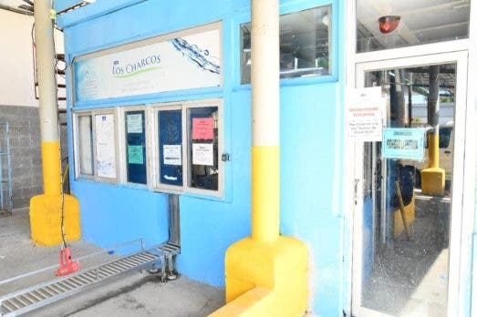 Cierran procesadora Agua Los Charcos tras detectar bacteria