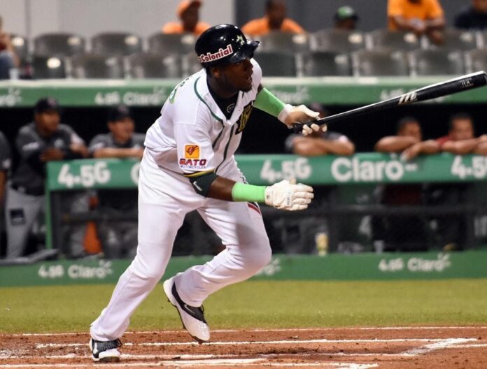 Estrellas vencen a las Águilas con HR de Junior Lake