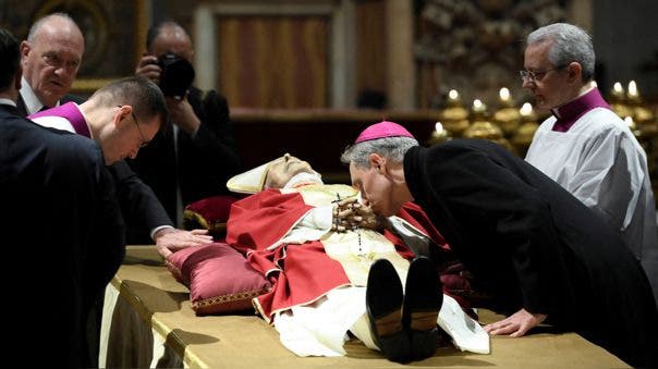 Hoy enterraran a Benedicto XVI