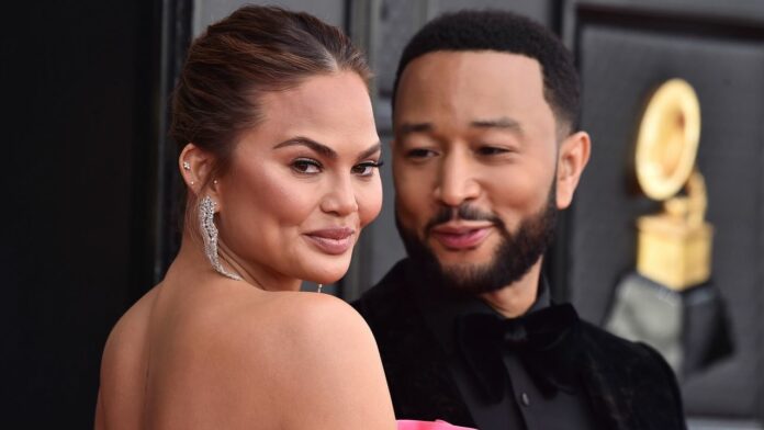 John Legend y Chrissy Teigen le dan la bienvenida a su hija