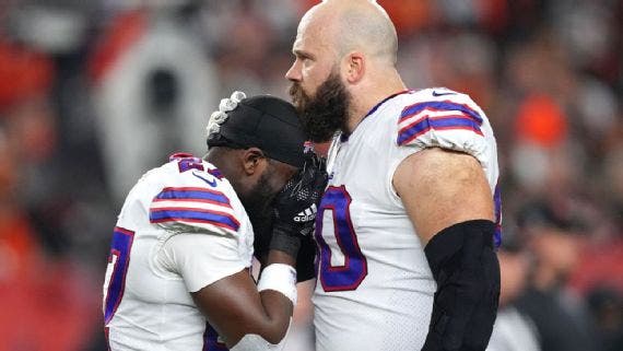 Jugador hospitalizado tras colapsar en el terreno NFL suspende el