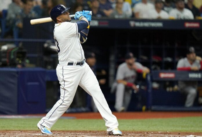 Nelson Cruz firma con los Padres