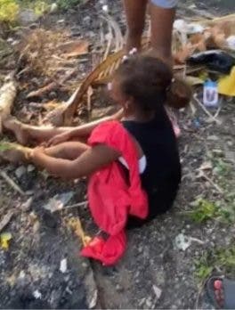Nina de 10 anos amarrada con cadena esta en CONANI