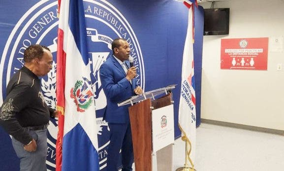 Realizan segunda entrega de titulos de propiedad a dominicanos residentes