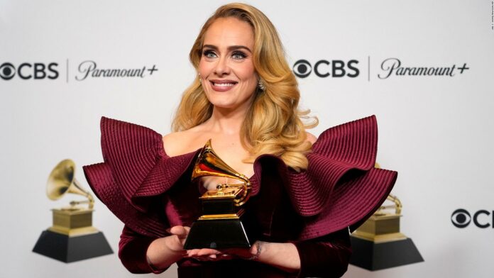 Adele revela de lo que estaba hablando durante el Super Bowl