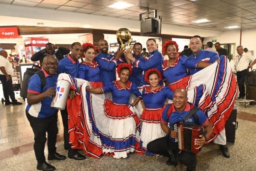 Licey llega a RD tras coronarse campeones de la Serie