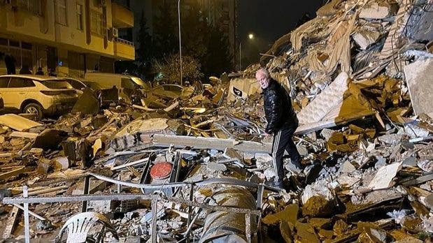 Mas de 1200 de muertos en Turquia y Siria por