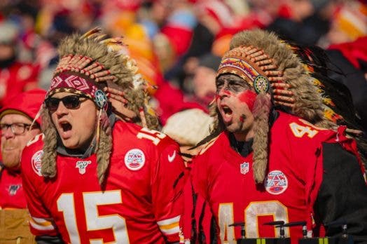 Protestantes nativos americanos exigen a Chiefs cambiar su nombre y