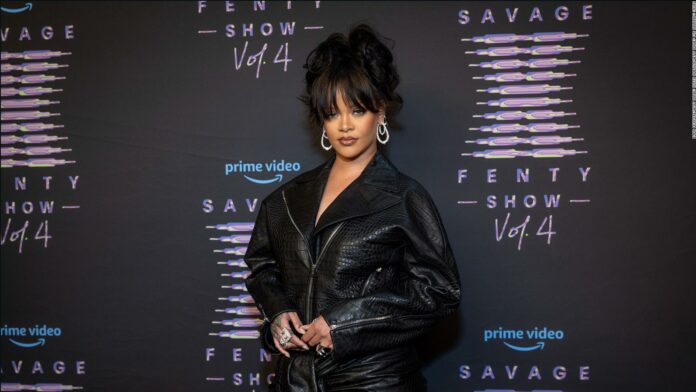 Rihanna se diversificó poniendo a prueba la paciencia de sus seguidores