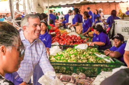Presidente Luis Abinader dispone rebaja de Super Combos Navideños del Inespre a RD$650