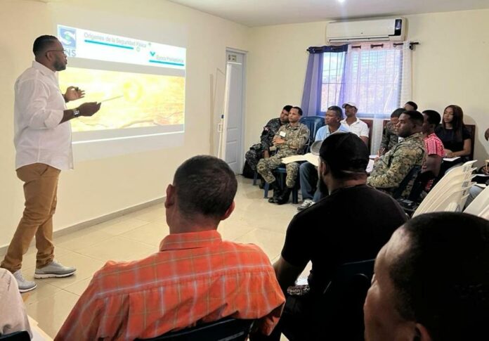 SNS fortalece la seguridad en establecimientos de la Regional de Salud Este