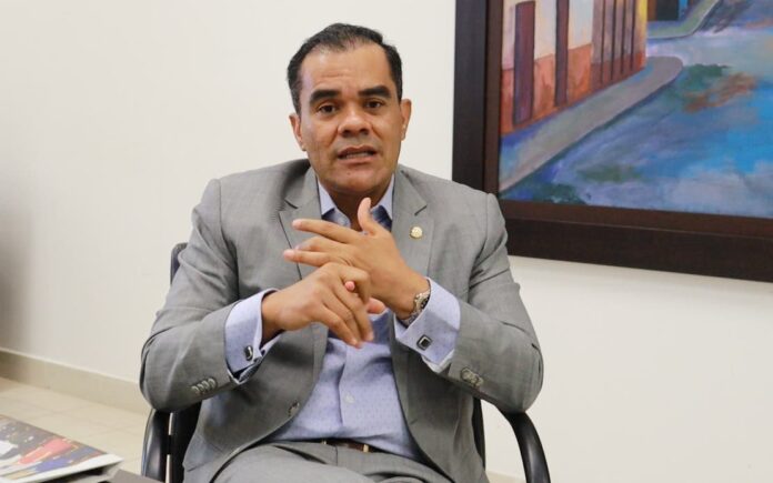 Elías Báez afirma Leonel miente al país con respuesta a Abinader