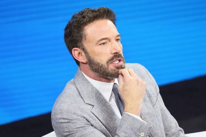 Ben Affleck aclara lo que ocurrió en el momento de los Grammy que se hizo viral (y hasta inspiró un meme)
