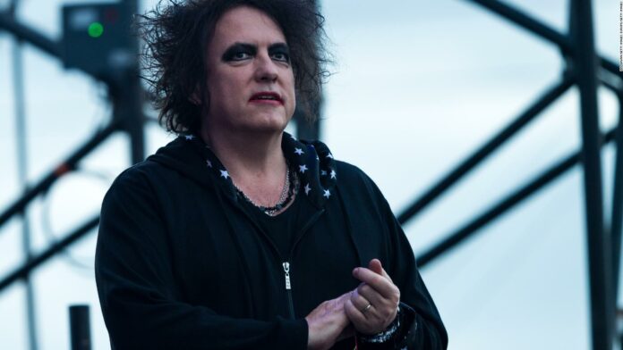Robert Smith arremete contra Ticketmaster por tarifas para evitar reventa