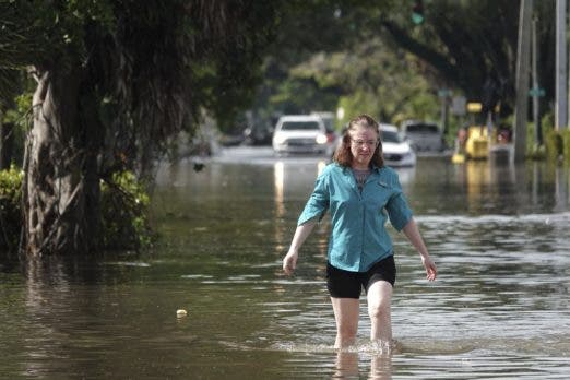 1681500355 248 Fotos y videos Fuertes lluvias provocaron inundaciones en el sur de