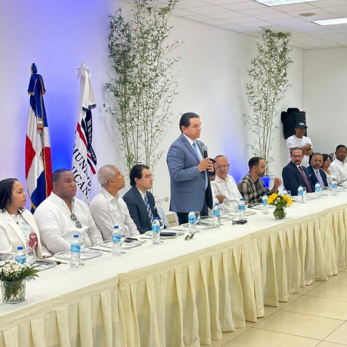 Salud Pública entrega en Santiago medicamentos para pacientes diabéticos y con cáncer