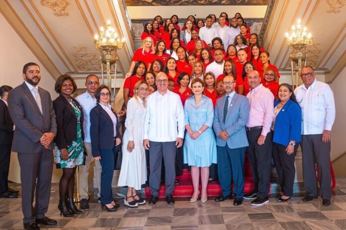 Reciben en Palacio Nacional equipo de Salud que luchó contra el Covid en Puerto Plata