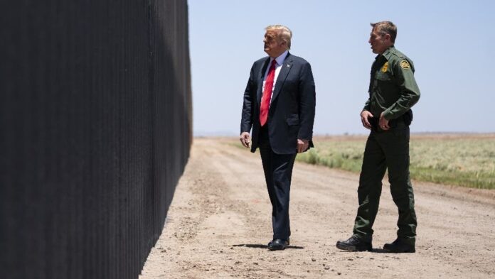 A la cárcel por fraude responsables de una campaña en favor del muro de Trump