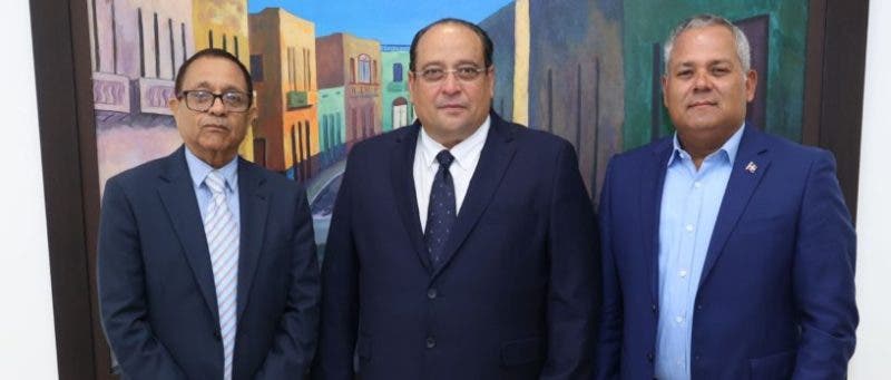 Francisco Teodoro Reyes, Ramón Emilio De León Acosta y William Calderón fueron los invitados en el Encuentro Económico de HOY, Duani Núñez