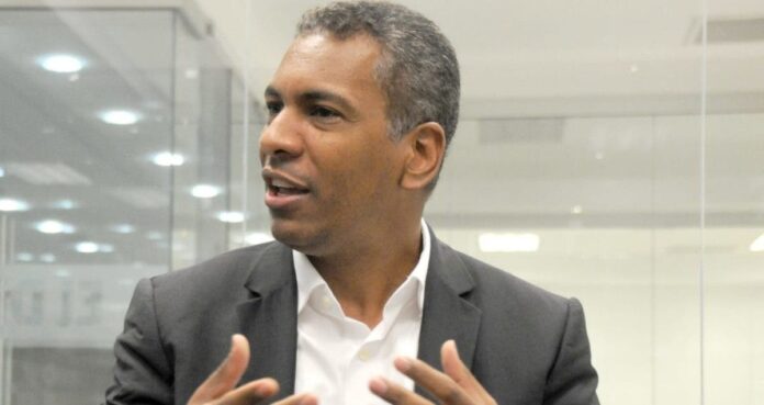 Exige a gobernadora de Santiago aclarar repartición de solares y sustracción de bonos