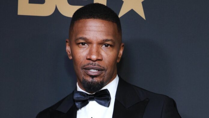 Jamie Foxx continúa hospitalizado mientras su película de Netflix se prepara para terminar la producción