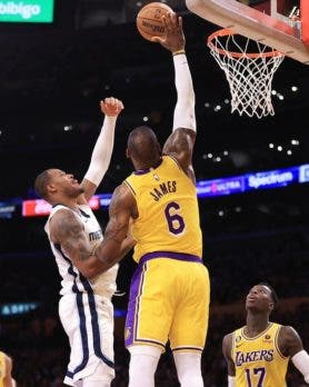 Los Lakers ganan a Grizzlies y estan a un paso