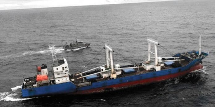 Proponen un manejo “ecosistémico” para enfrentar pesca ilegal en Galápagos