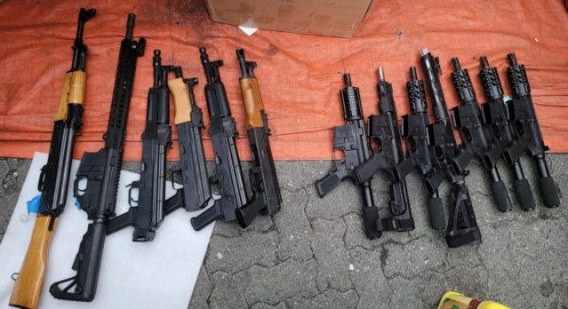1683915532 343 Apresan a cubano por decomiso de un arsenal de armas