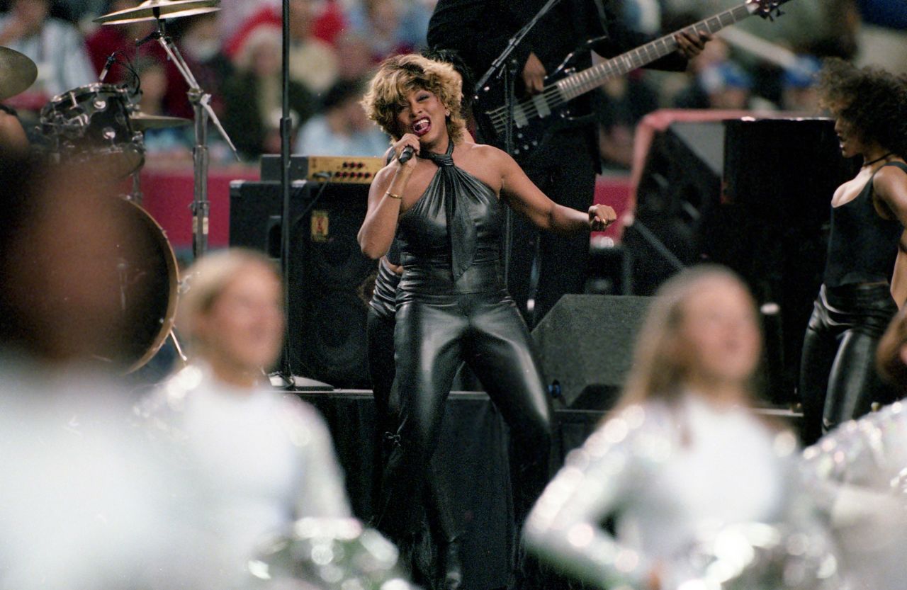 1685026255 514 Las fotos del estilo iconico de Tina Turner los vestidos