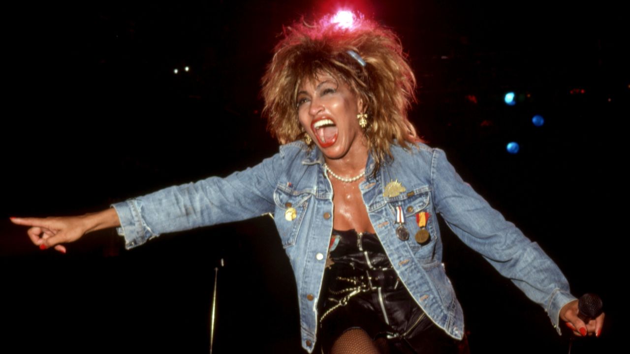 1685026255 516 Las fotos del estilo iconico de Tina Turner los vestidos