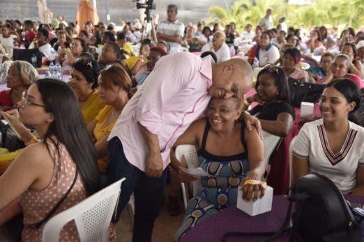 1685234814 793 Diputado Joselito celebra Dia de las Madres con cientos de