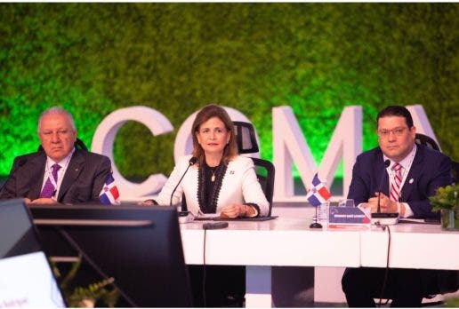 Analizan impacto de las nuevas tendencias del comercio en las