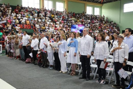 Asi fueron seleccionadas las dominicanas para el bono un carinito