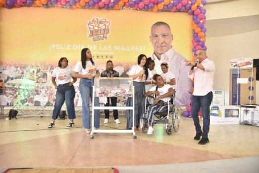 Diputado Joselito celebra Dia de las Madres con cientos de