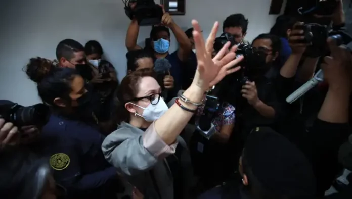 Exfiscal anticorrupción, presa en Guatemala, recibe premio de organización belga