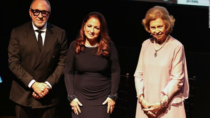 Gloria y Emilio Estefan reciben el "Premio Sophia a la Excelencia 2023"