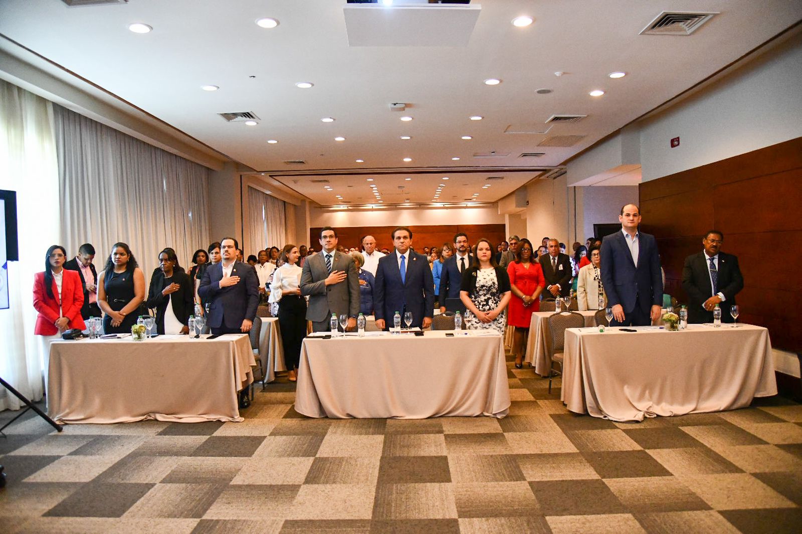 Ministro de Salud recomienda reducir consumo de sal y grasas