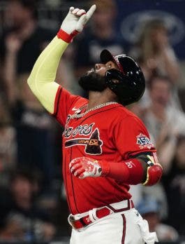 Ozuna pega de 4-3, con jonrón, en revés Bravos