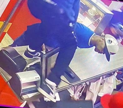 Video Asaltan negocio de comida del KM 17 de la