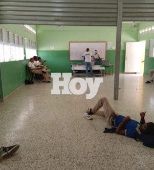 1686095873 783 Fotos Denuncian estudiantes del politecnico Marcos Evangelista Adon comen en