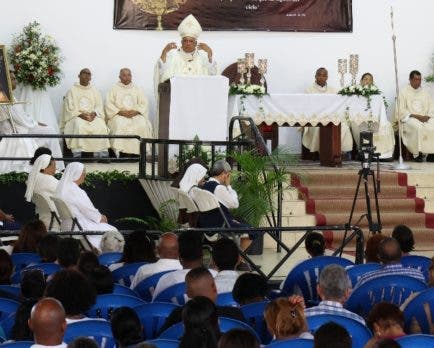 1686330472 696 Cardenal Lopez Rodriguez se deja ver en publico durante actividad