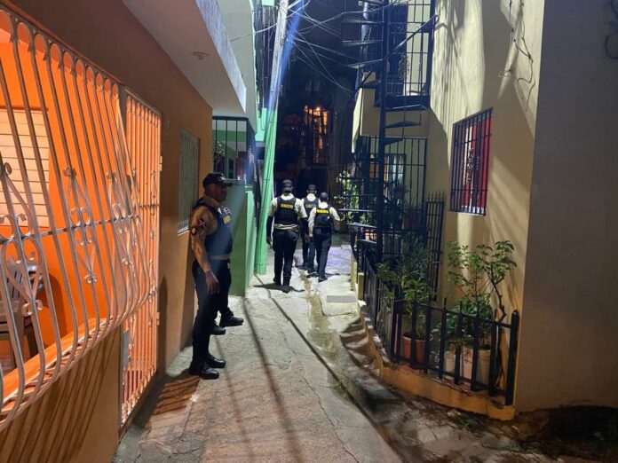 Intervienen barrios del Distrito y Santo Domingo; sacan drogas de las calles