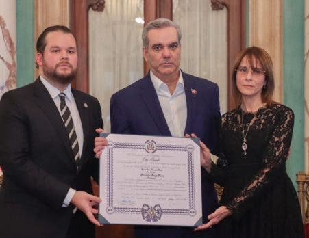 Abinader concede condecoracion postuma a Orlando Jorge Mera en la
