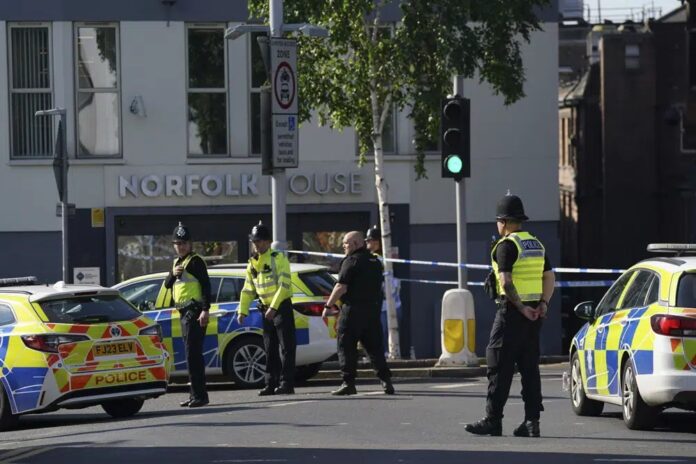Al menos 3 muertos y 3 heridos en incidentes relacionados en ciudad británica