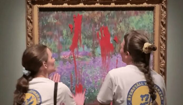 Arrestan a mujeres que arrojaron pintura a una obra de Monet en Suecia